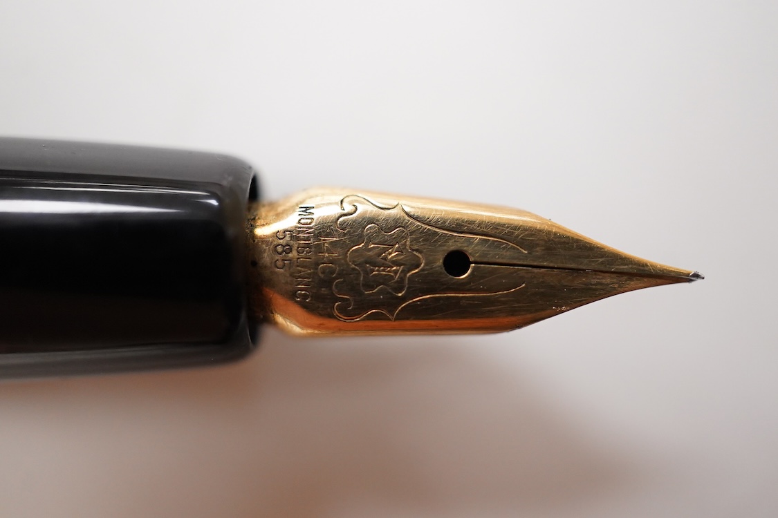 A Mont Blanc 742-N white metal fountain pen 14ct. winged Mont Blanc nib (no silver marks)